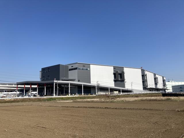 開設したばかりのキレイな倉庫でのお仕事